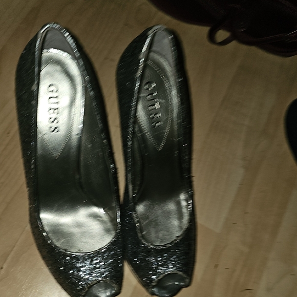 Guess Women's Glittering Silver Heels. Size 7 1/2. Only Worn A Few Times - Picture 1 of 1